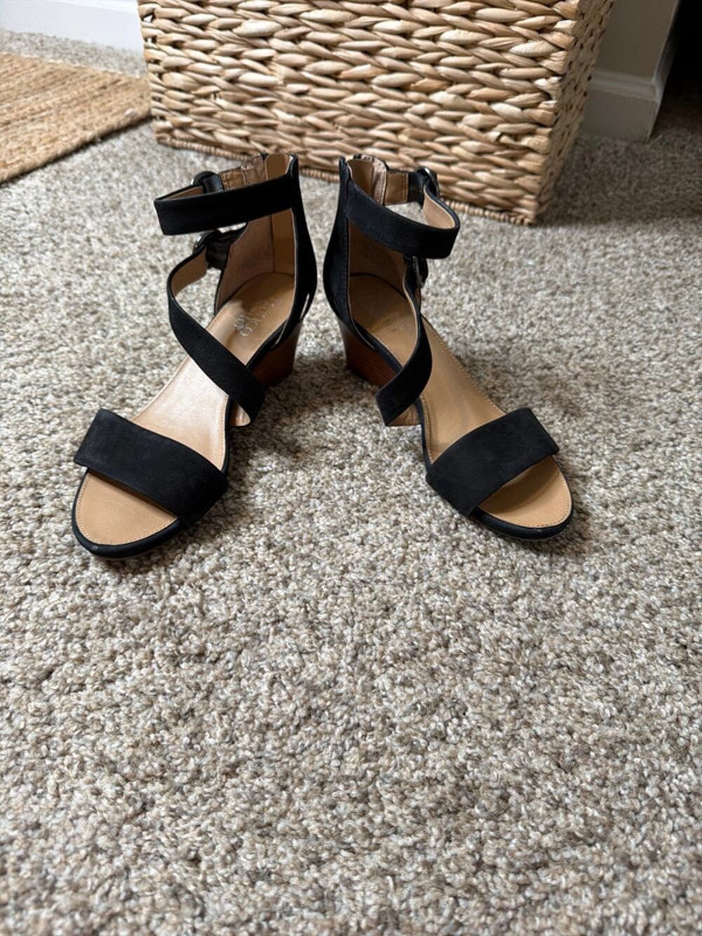 Franco Sarto Derek black leather wedge heels 7 EUC 604